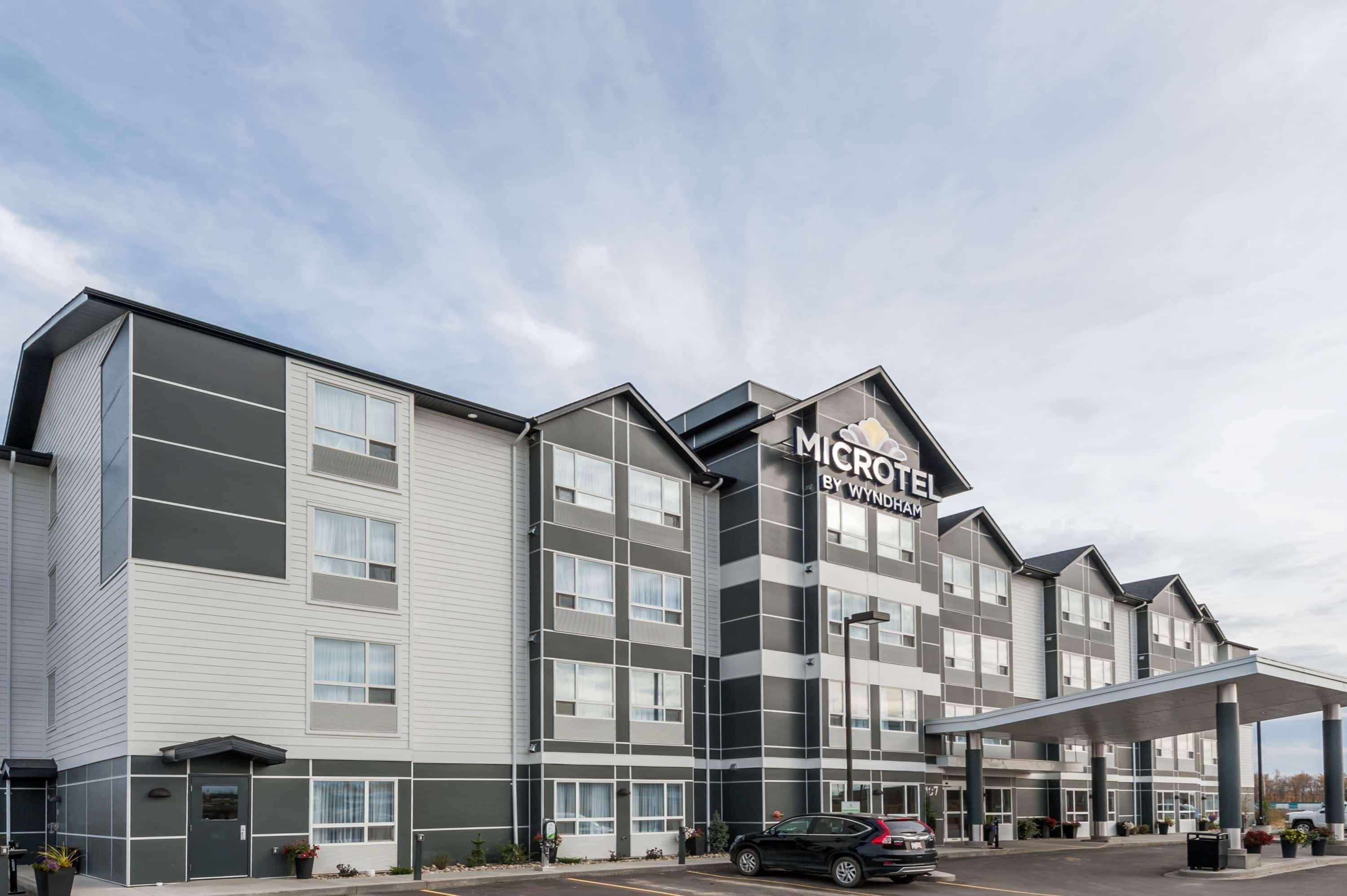 Microtel Inn & Suites By Wyndham Fort Saint John Fort St. John Eksteriør bilde
