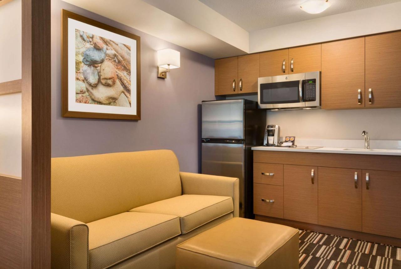 Microtel Inn & Suites By Wyndham Fort Saint John Fort St. John Eksteriør bilde